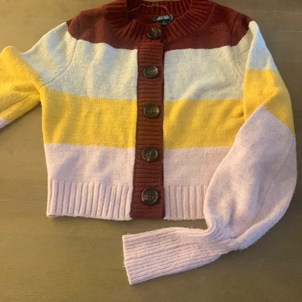 Women’s extra small wild fable cropped button up sweater adorable.